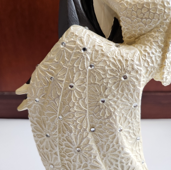 "Forever I Do" Bride and Groom Wedding Figurine - Picture 3 of 5